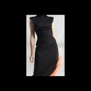 ABITO GIULIA N COUTURE CON PIUME DI COLORE NERO