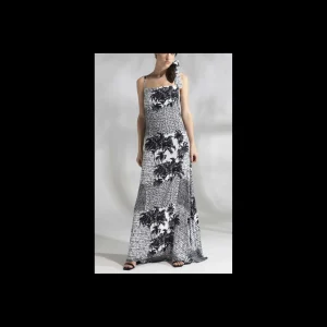 ABITO GIULIA N LUNGO FANTASIA