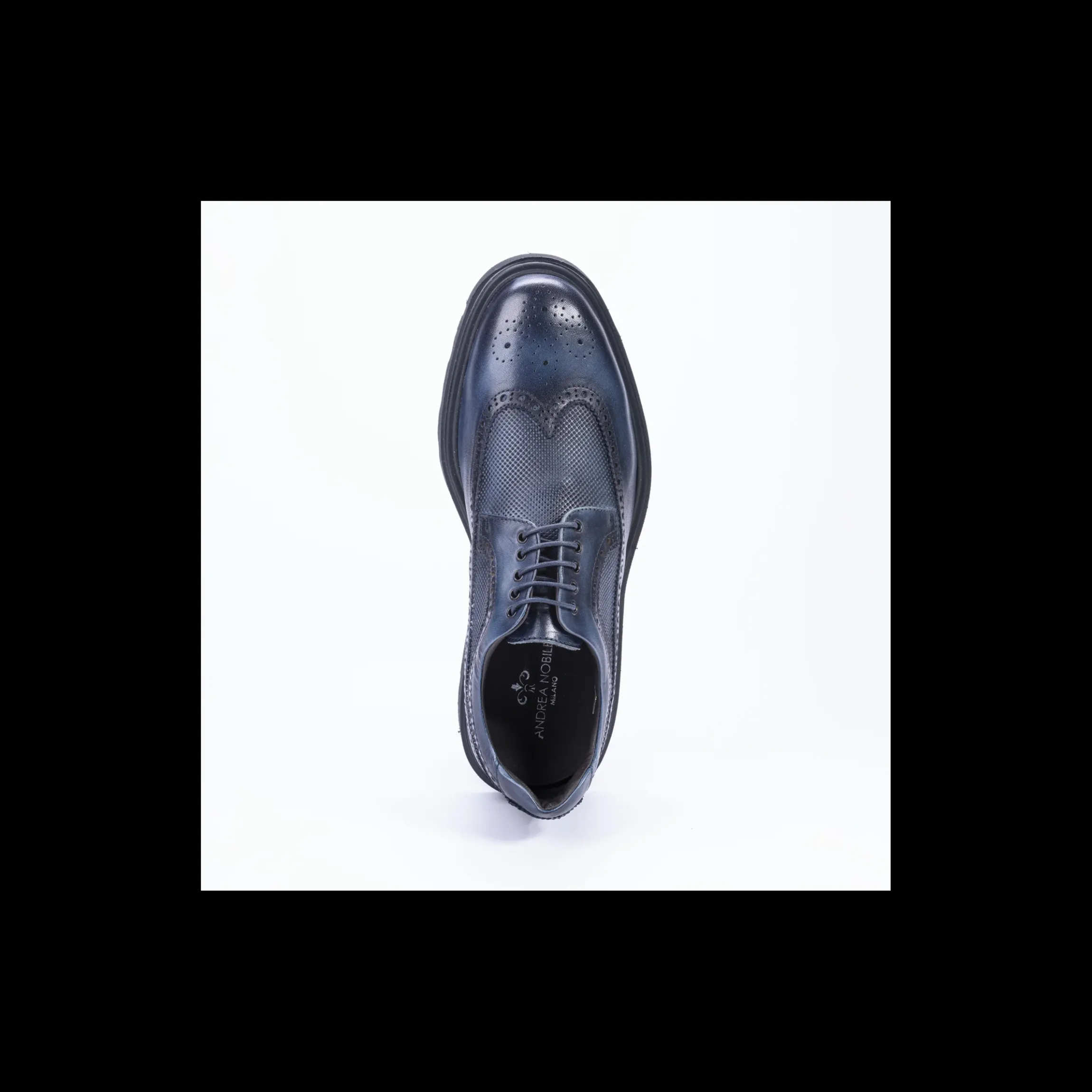 stringata_andrea_nobile_s_0.webp STRINGATA ANDREA NOBILE STILE INGLESE E TRAMA NIDO D' APE IN PELLE