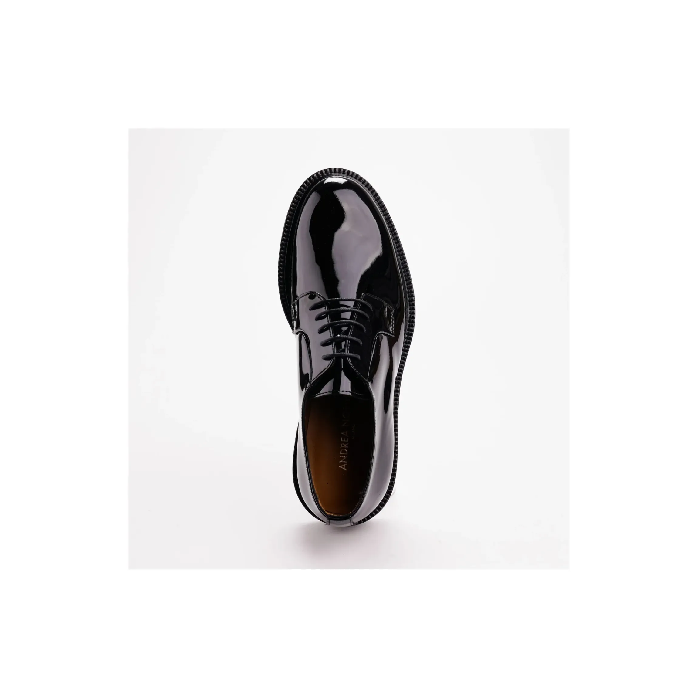 stringata_in_vernice_andr_2.webp STRINGATA IN VERNICE ANDREA NOBILE