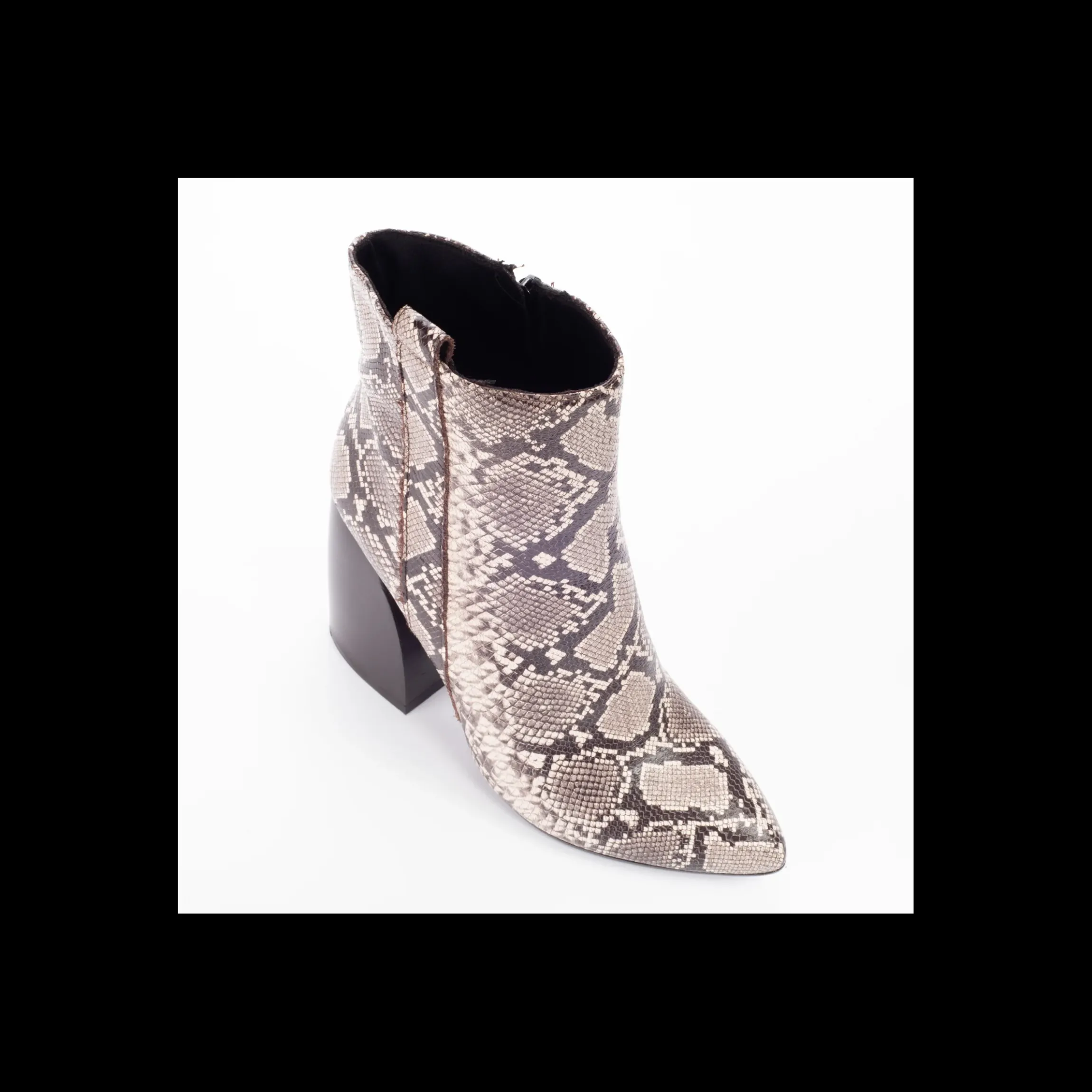 tronchetto_osvaldo_rossi__0-10.webp Tronchetto Osvaldo Rossi comodissimo