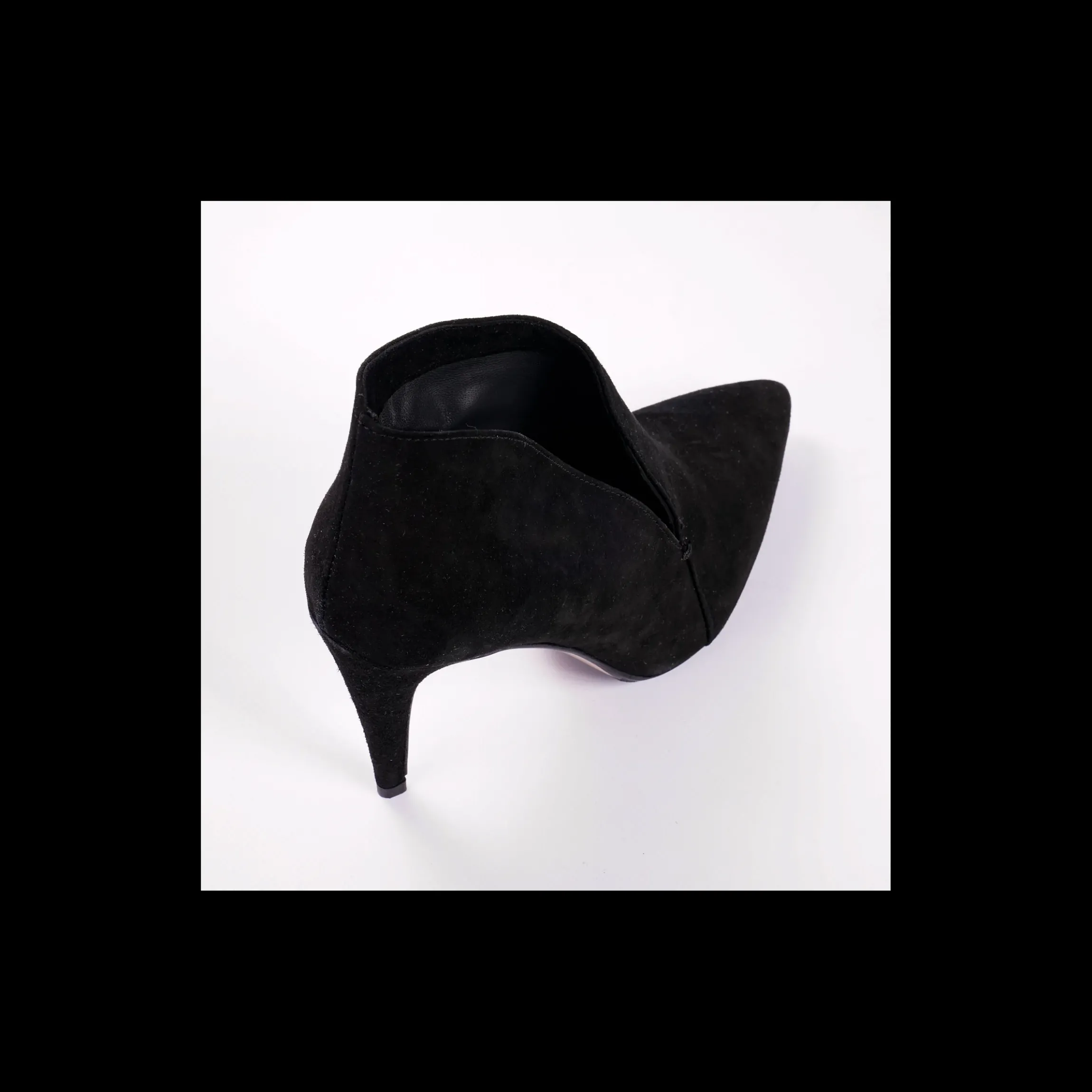 tronchetto_osvaldo_rossi__2-5.webp Tronchetto Osvaldo Rossi con tacco a spillo in camoscio